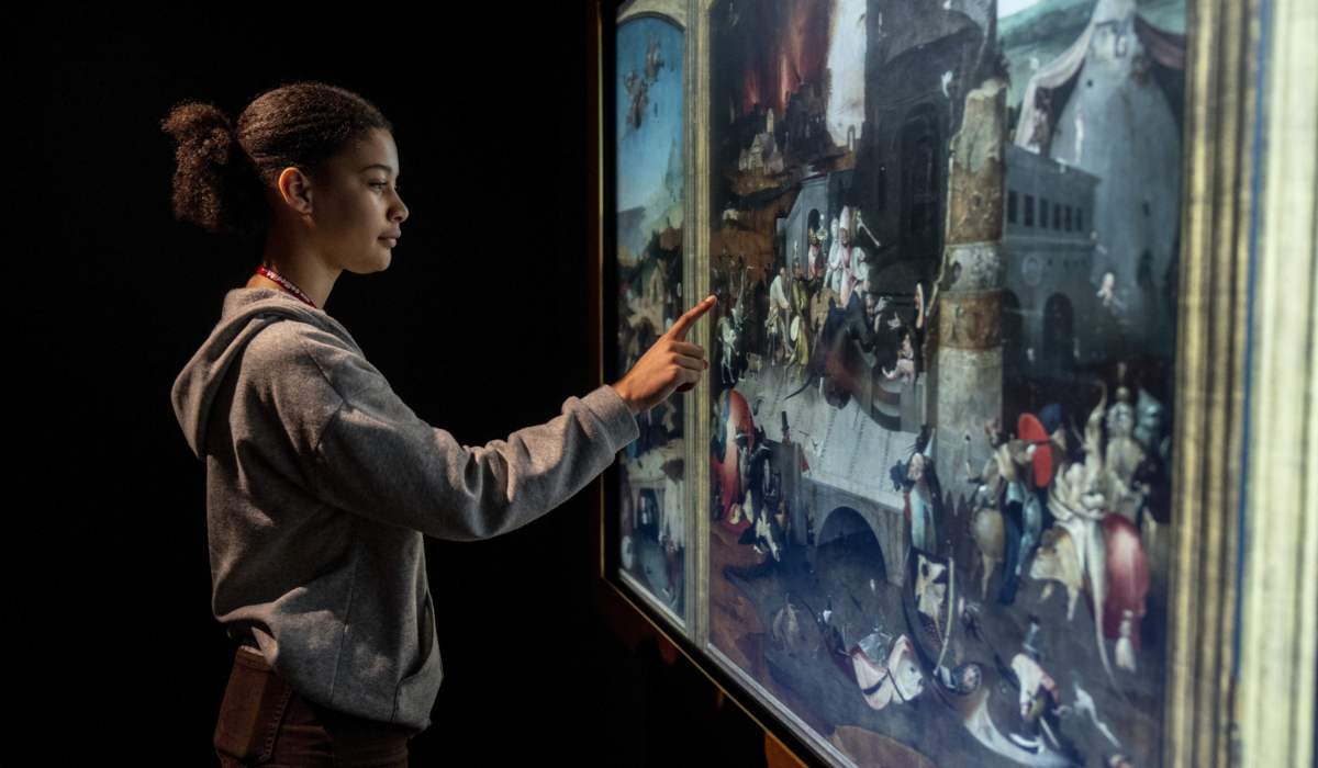 Quand on touche le tableau de Jérôme Bosch, les personnages prennent vie.