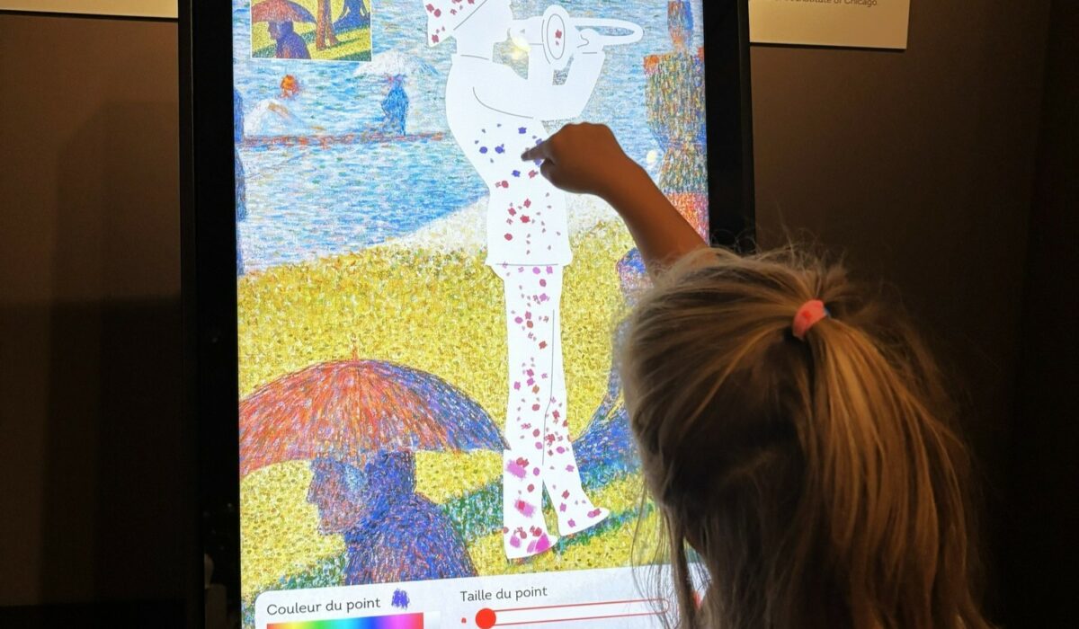 Apprendre le pointillisme en s'amusant sur une oeuvre de Seurat avec un écran tactile.